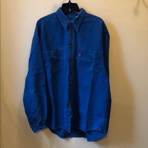 Men’s Levi’s dark blue shirt size large